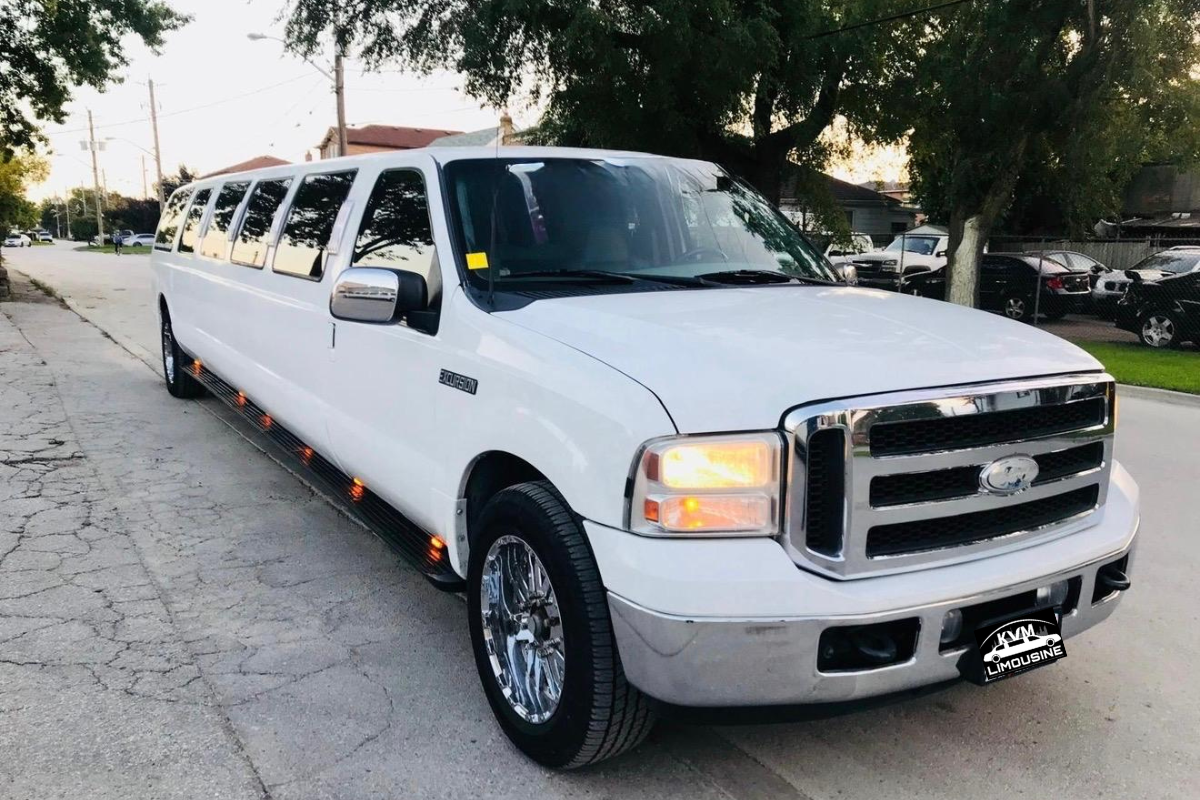 Lincoln-Town-Car-limo