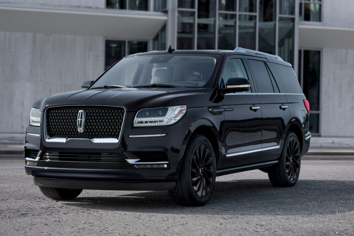 Lincoln-Town-Car-limo
